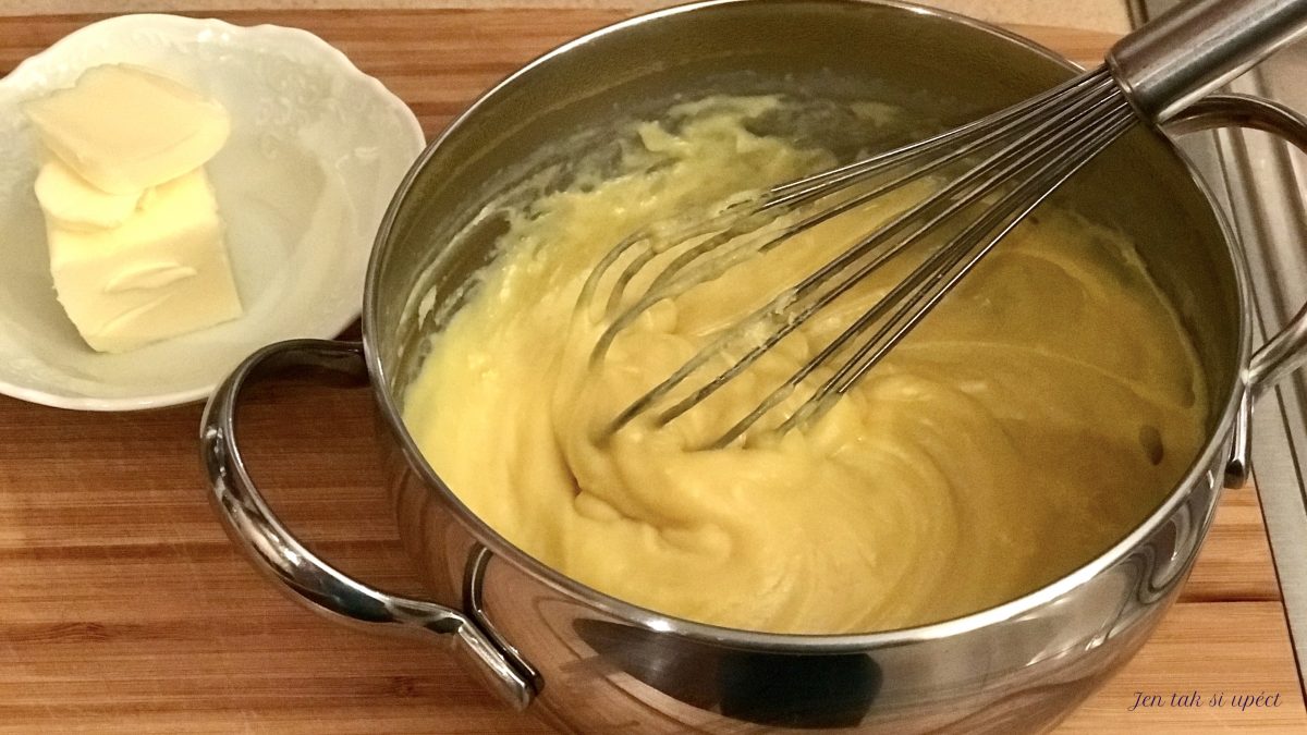 Profiteroles uvařený krém před přidáním másla